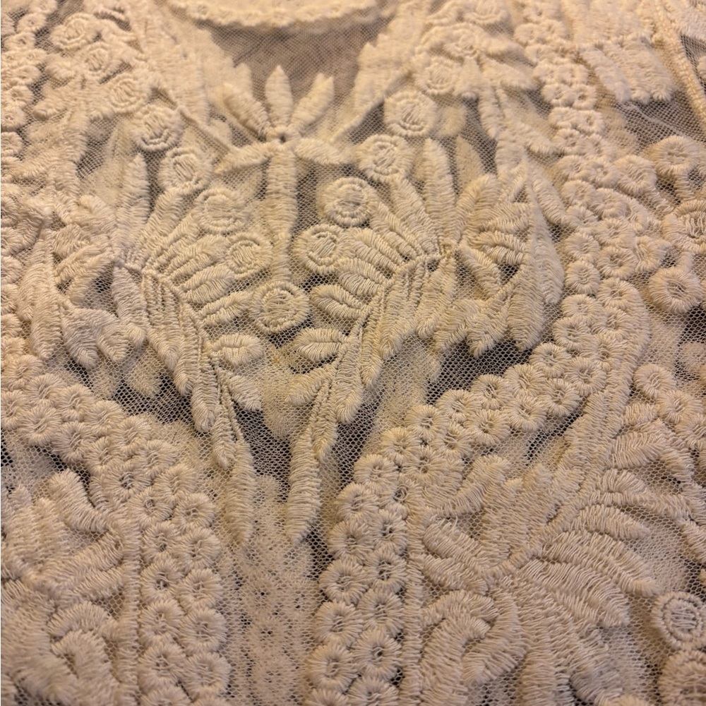 Ivory Lace Tank Top - Picture 4 of 6
